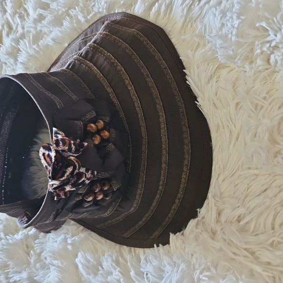 C.C Exclusive - Picture 3 of 3